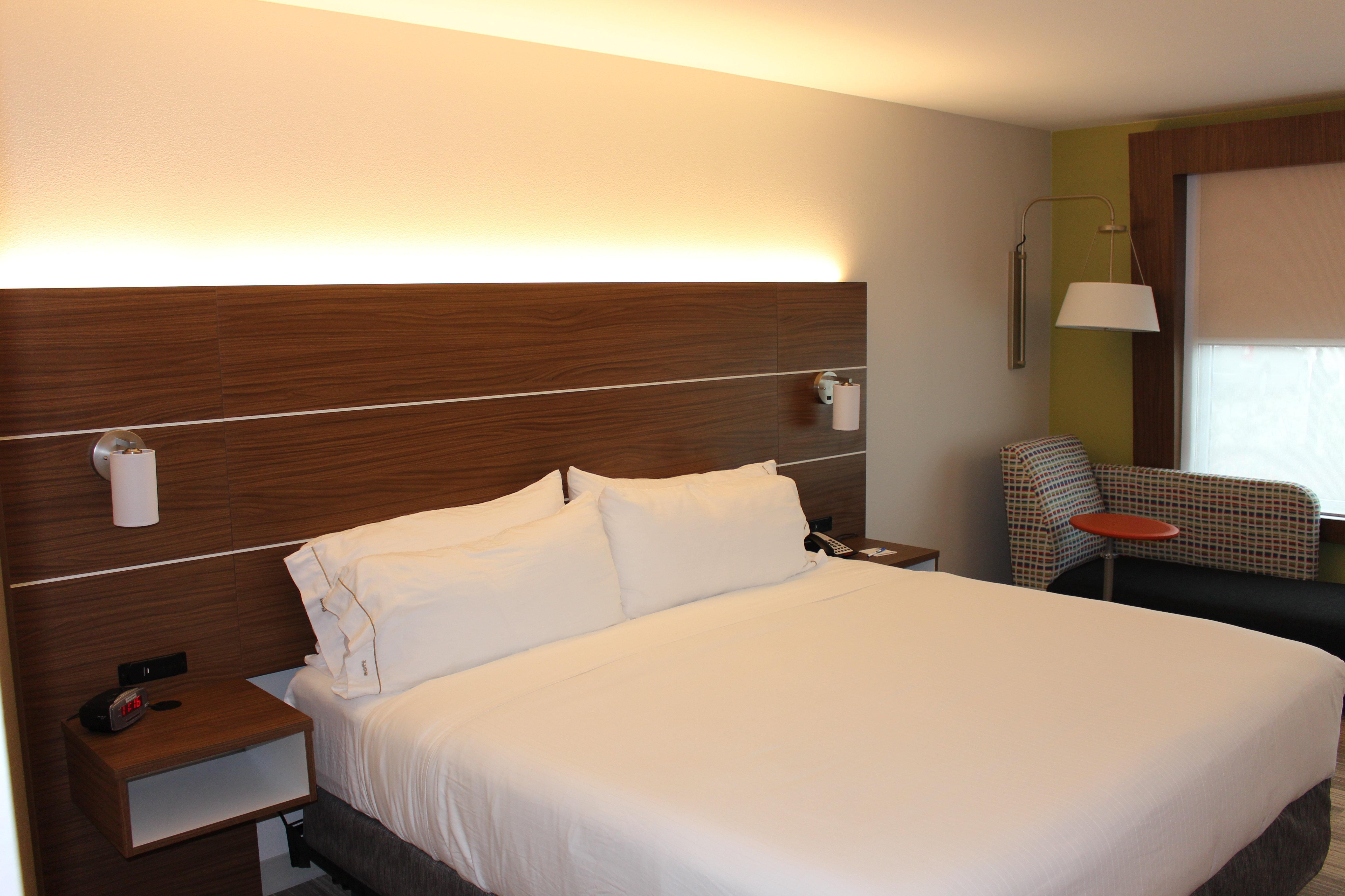 Holiday Inn Express & Suites Mississauga-Toronto Southwest By Ihg Exterior photo