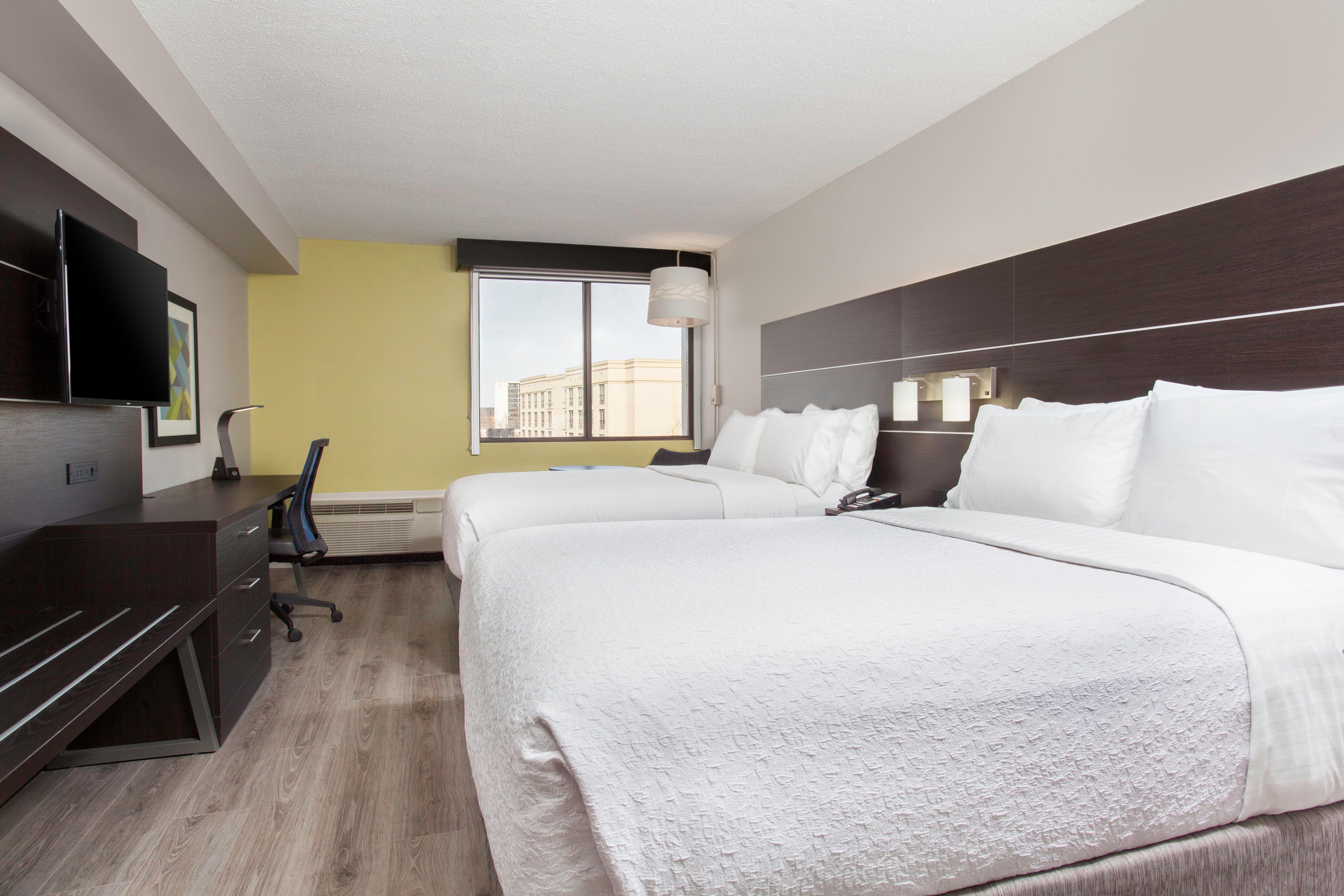 Holiday Inn Express & Suites Mississauga-Toronto Southwest By Ihg Exterior photo