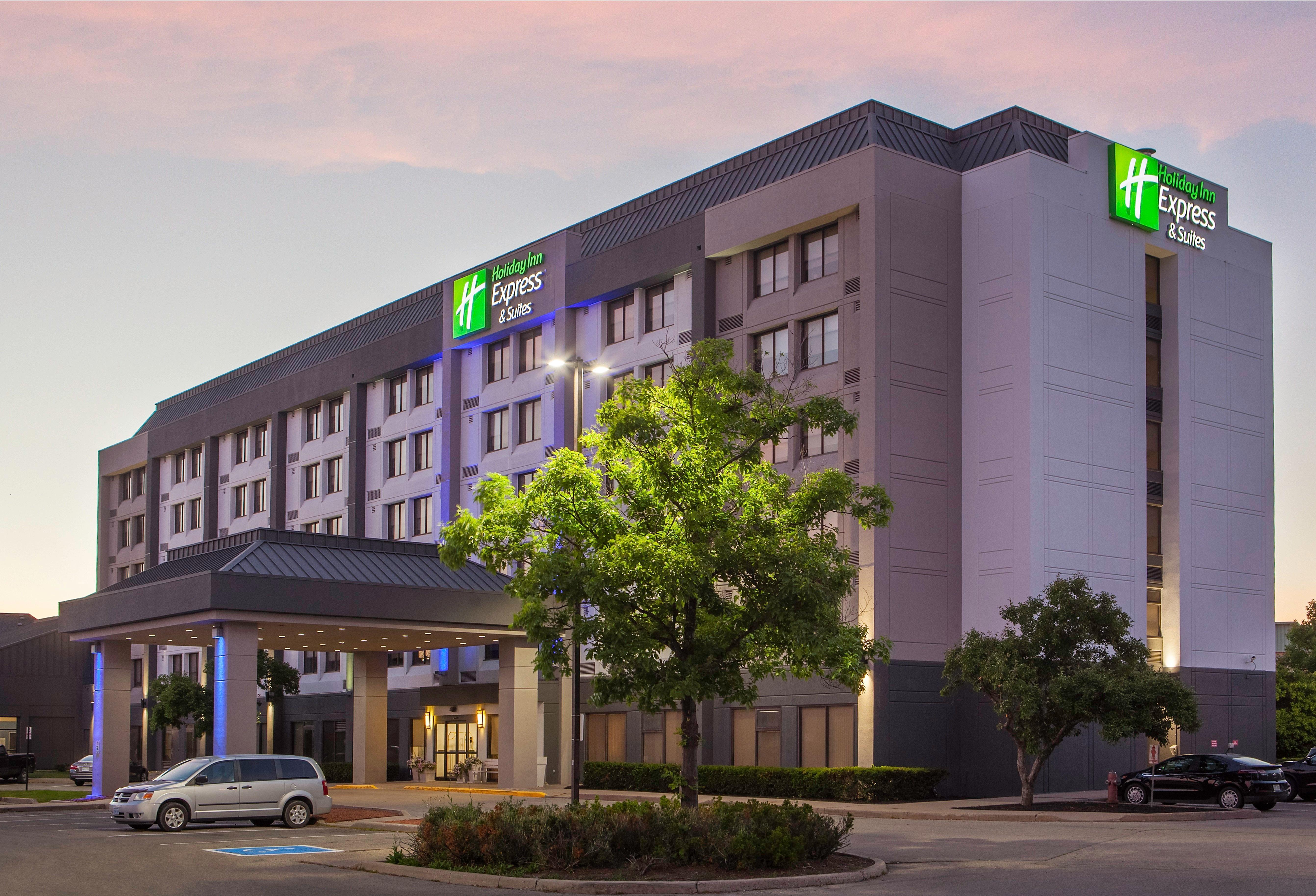 Holiday Inn Express & Suites Mississauga-Toronto Southwest By Ihg Exterior photo