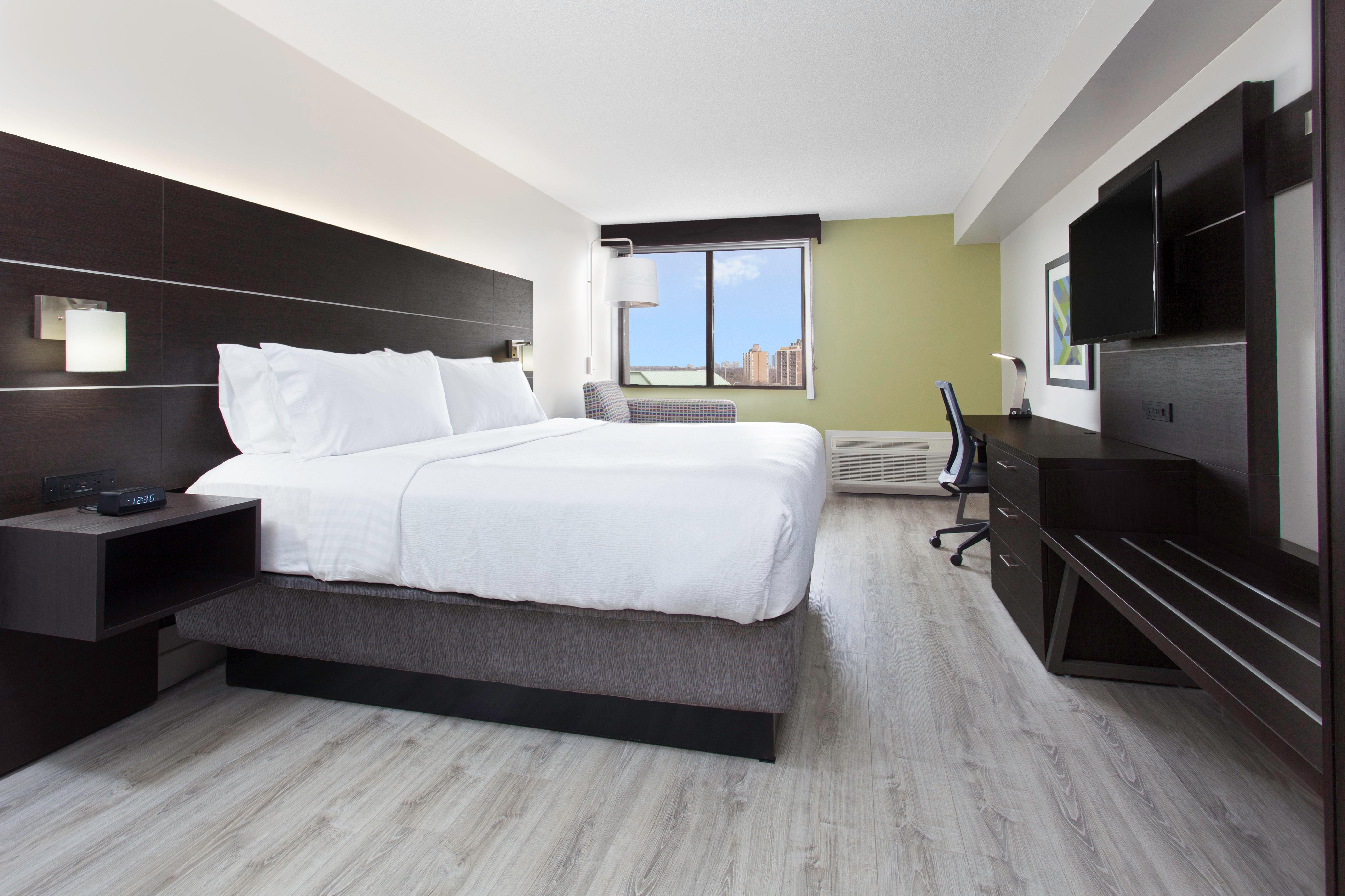 Holiday Inn Express & Suites Mississauga-Toronto Southwest By Ihg Exterior photo