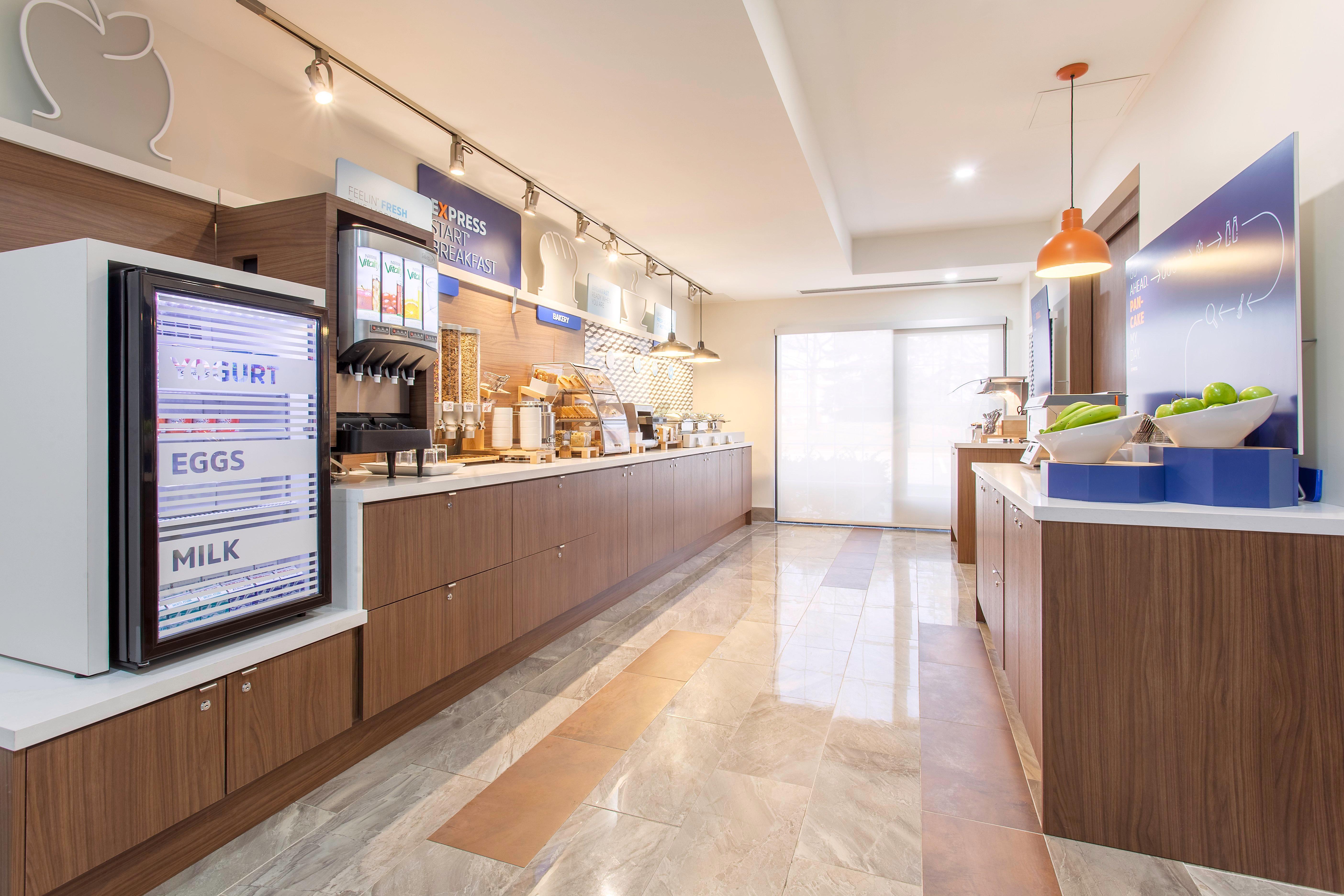 Holiday Inn Express & Suites Mississauga-Toronto Southwest By Ihg Exterior photo