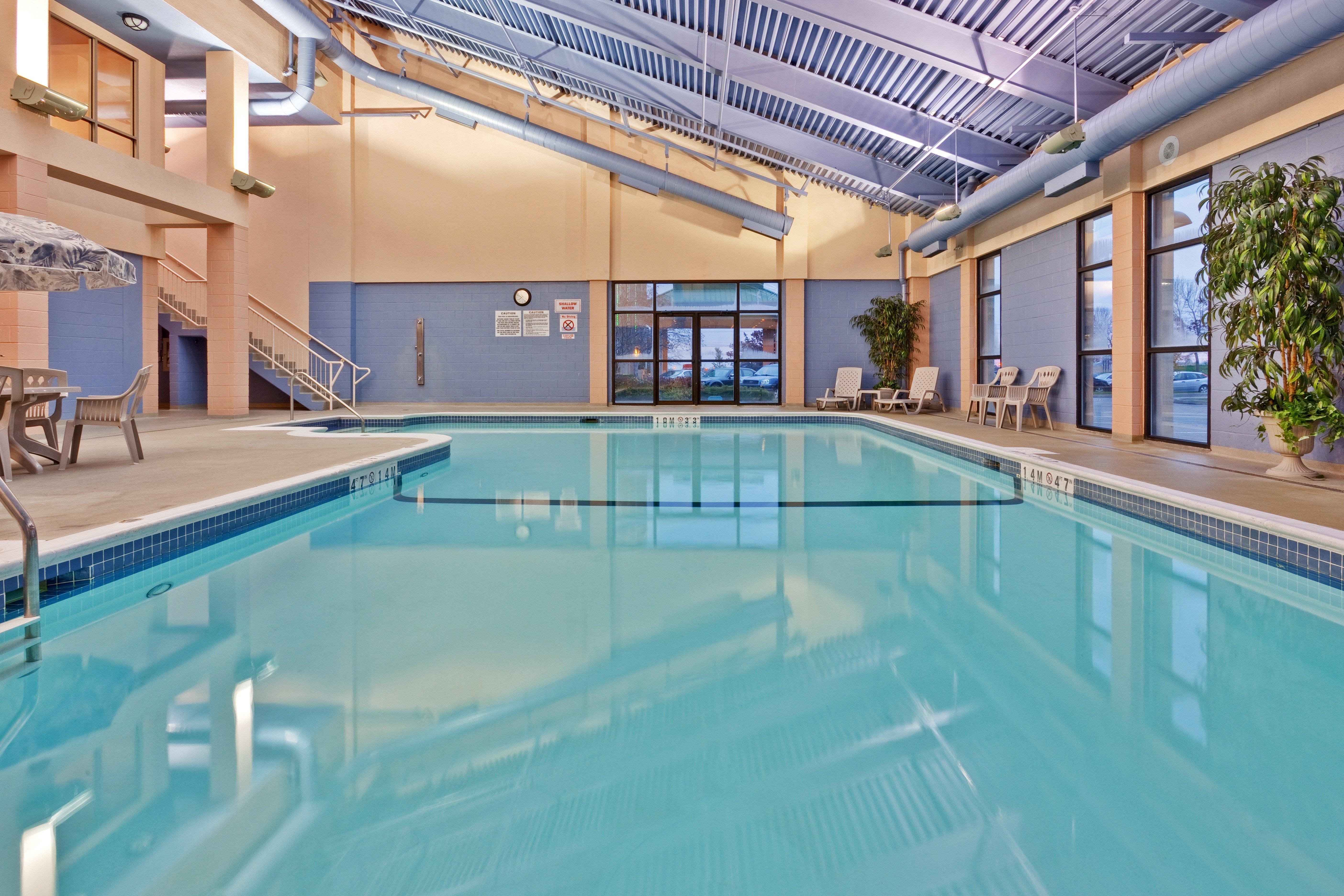 Holiday Inn Express & Suites Mississauga-Toronto Southwest By Ihg Exterior photo