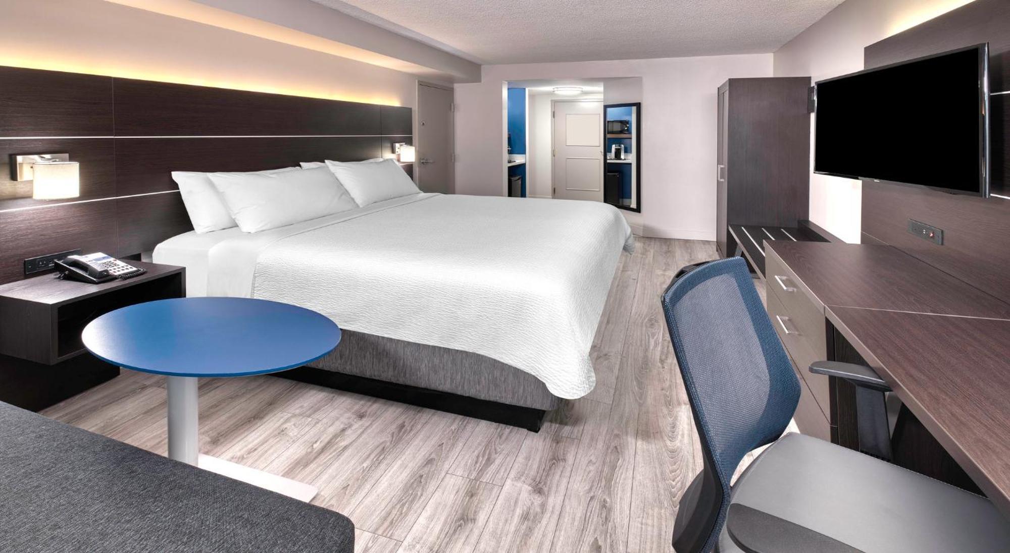 Holiday Inn Express & Suites Mississauga-Toronto Southwest By Ihg Exterior photo