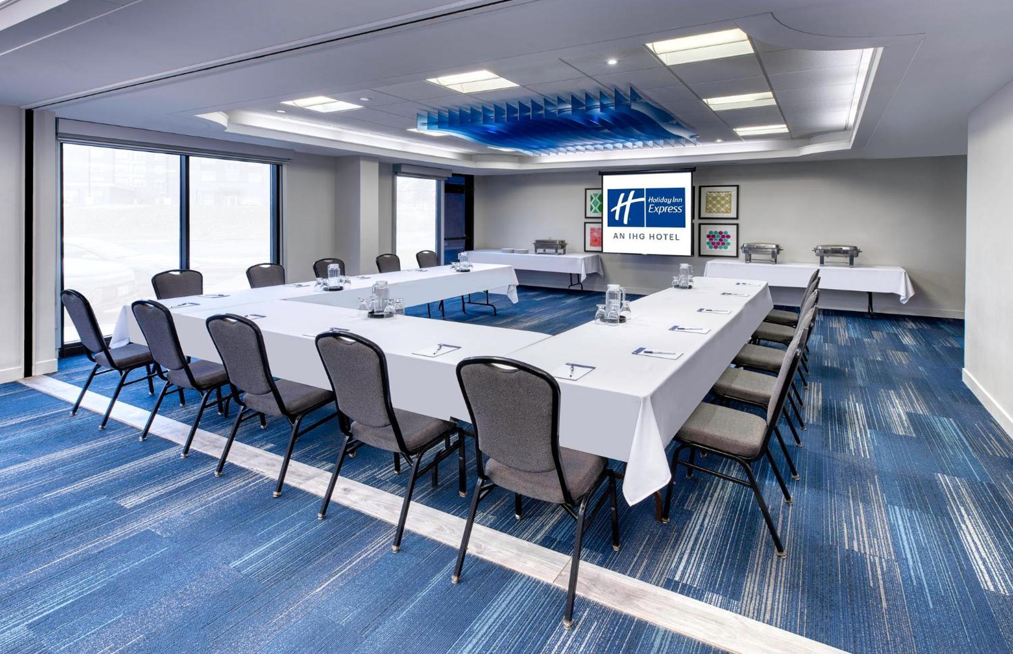 Holiday Inn Express & Suites Mississauga-Toronto Southwest By Ihg Exterior photo